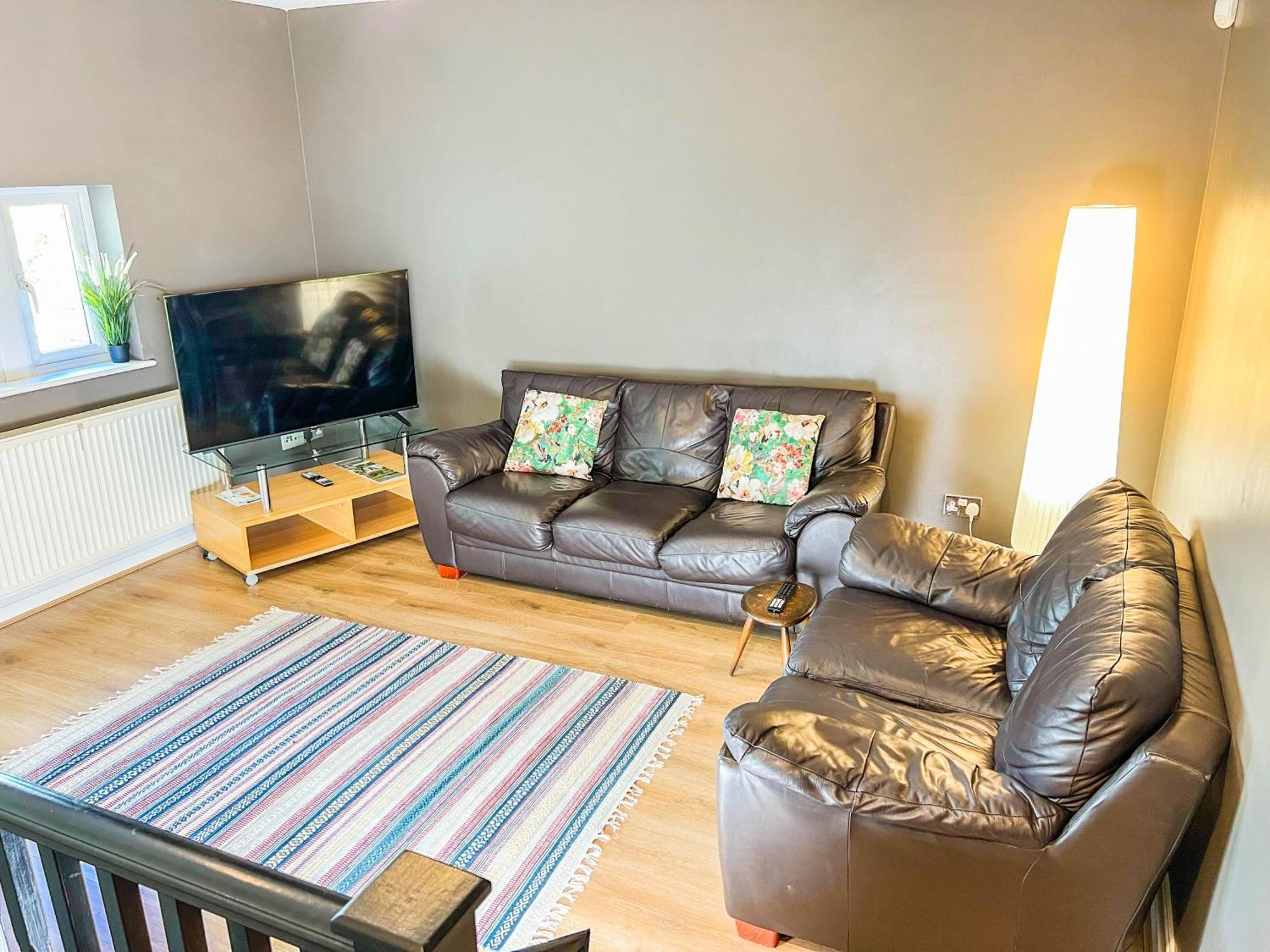 2 Bed - 2 Bath - Duplex Apartment Next To Lbu-Headingley Centre-Ycc Arena-Families-Relocators - Long Stay Rates Available Meanwood Eksteriør billede